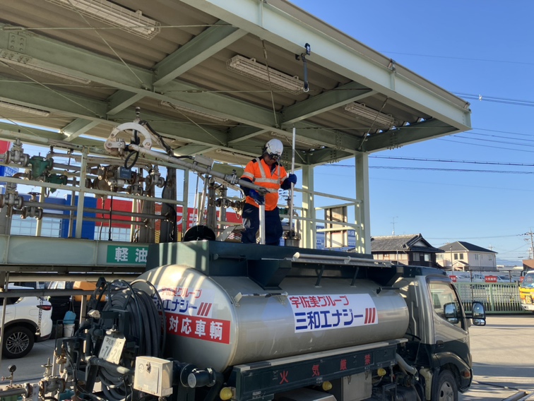 ドライバー/タンクローリー 【宇佐美グループの正社員◎】将来も安心！未経験OKの中型タンクローリー