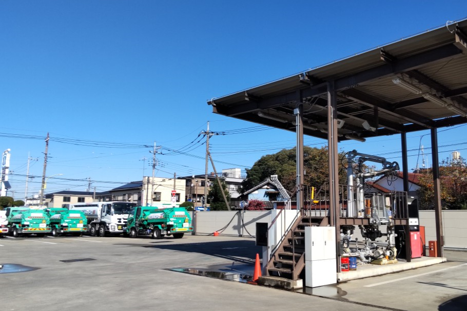 【タンクローリードライバー】タンクローリーで軽油・灯油などの燃料を建設現場へ配送（川口DC）